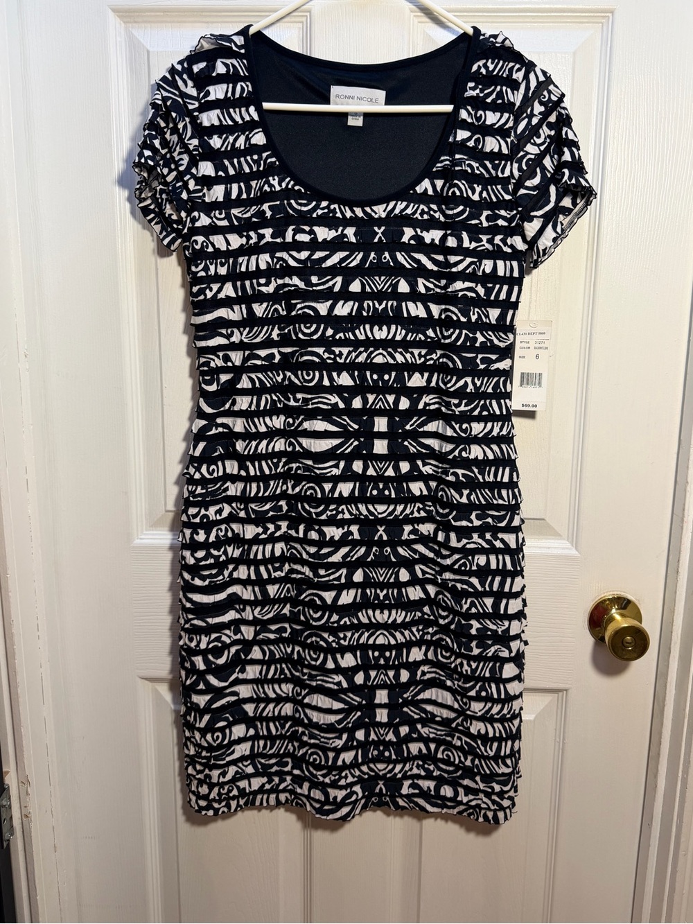 Ronni Nicole Black & White Patterned Short Sleeve Dress